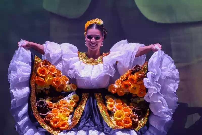 La capital de los colombianos acogió en el Teatro Colón con éxito el lanzamiento del 65° Festival del Bambuco en San Juan y San Pedro