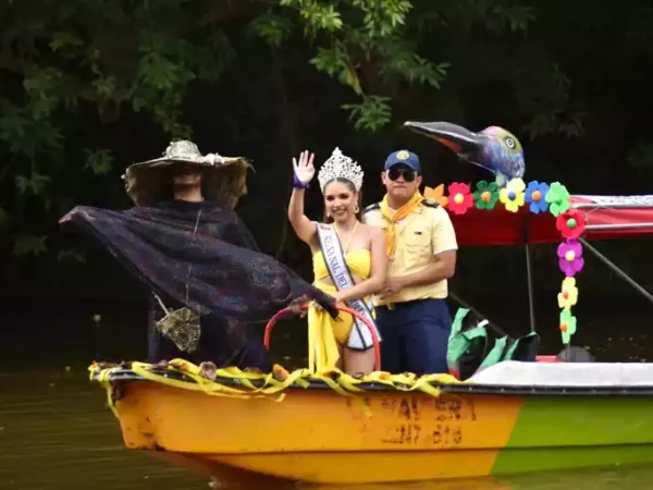 Candidatas al Reinado Nacional del Bambuco llevaron el folclor colombiano por las aguas del Río Magdalena