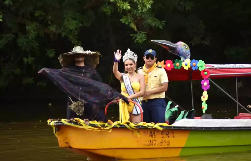 Candidatas al Reinado Nacional del Bambuco llevaron el folclor colombiano por las aguas del Río Magdalena