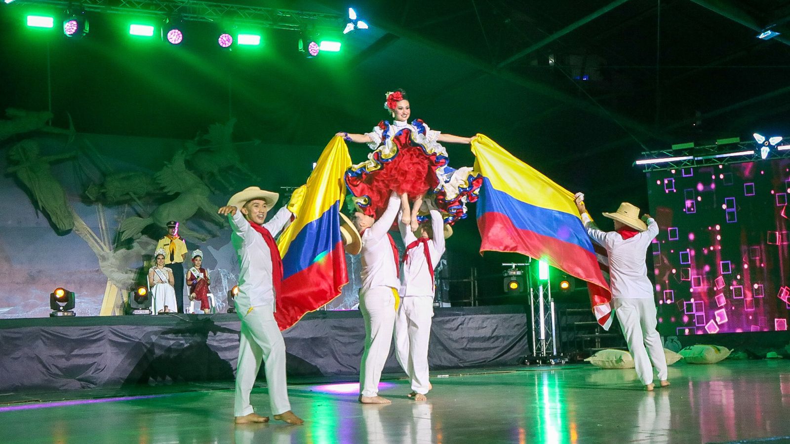 Las candidatas al Reinado Nacional del Bambuco exaltaron la riqueza cultural del país en la Muestra Folclórica