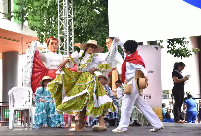 El encanto y ternura de nuestros niños brilló en el Encuentro Departamental Infantil de Rajaleñas “Ulises Charry” y Bambuco Tradicional.